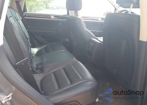 2016 Volkswagen Touareg Vr6 Lux z USA, uszkodzony, nr VIN WVGEF9BP7GD011255